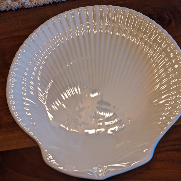 2 Wedgewood Dinner white plates Nautilus Collection - Picture 2 of 9